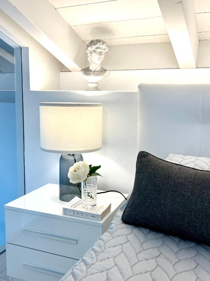 Paganini Suites And Apartments سيرمِيوني المظهر الخارجي الصورة