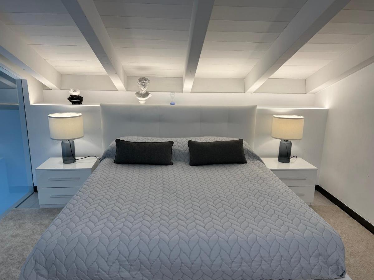 Paganini Suites And Apartments سيرمِيوني المظهر الخارجي الصورة