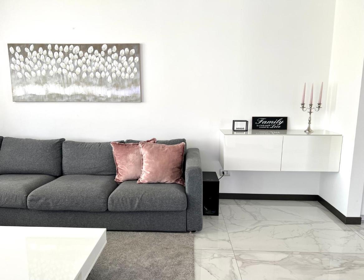 Paganini Suites And Apartments سيرمِيوني المظهر الخارجي الصورة