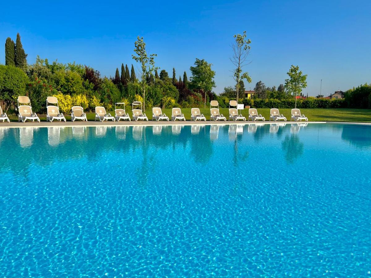 Paganini Suites And Apartments سيرمِيوني المظهر الخارجي الصورة