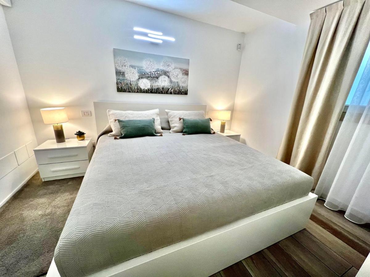 Paganini Suites And Apartments سيرمِيوني المظهر الخارجي الصورة
