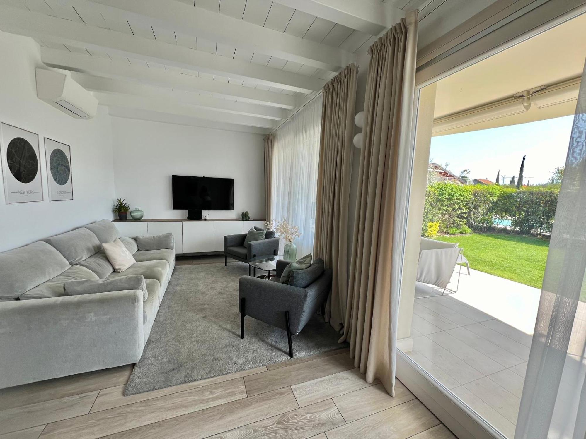 Paganini Suites And Apartments سيرمِيوني الغرفة الصورة